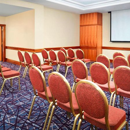 הית'רו Sheraton Skyline Hotel London Heathrow מראה חיצוני תמונה