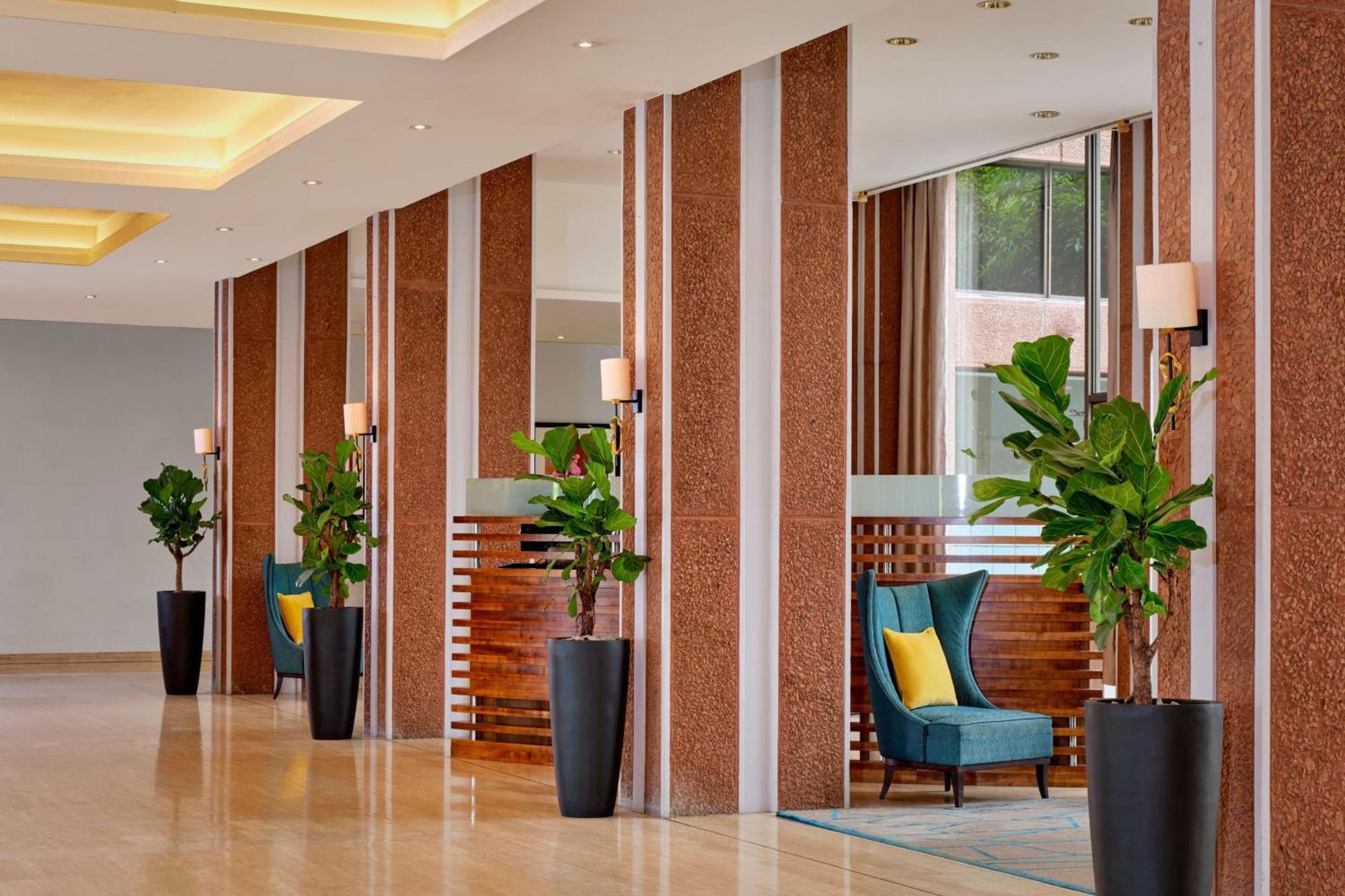 הית'רו Sheraton Skyline Hotel London Heathrow מראה חיצוני תמונה
