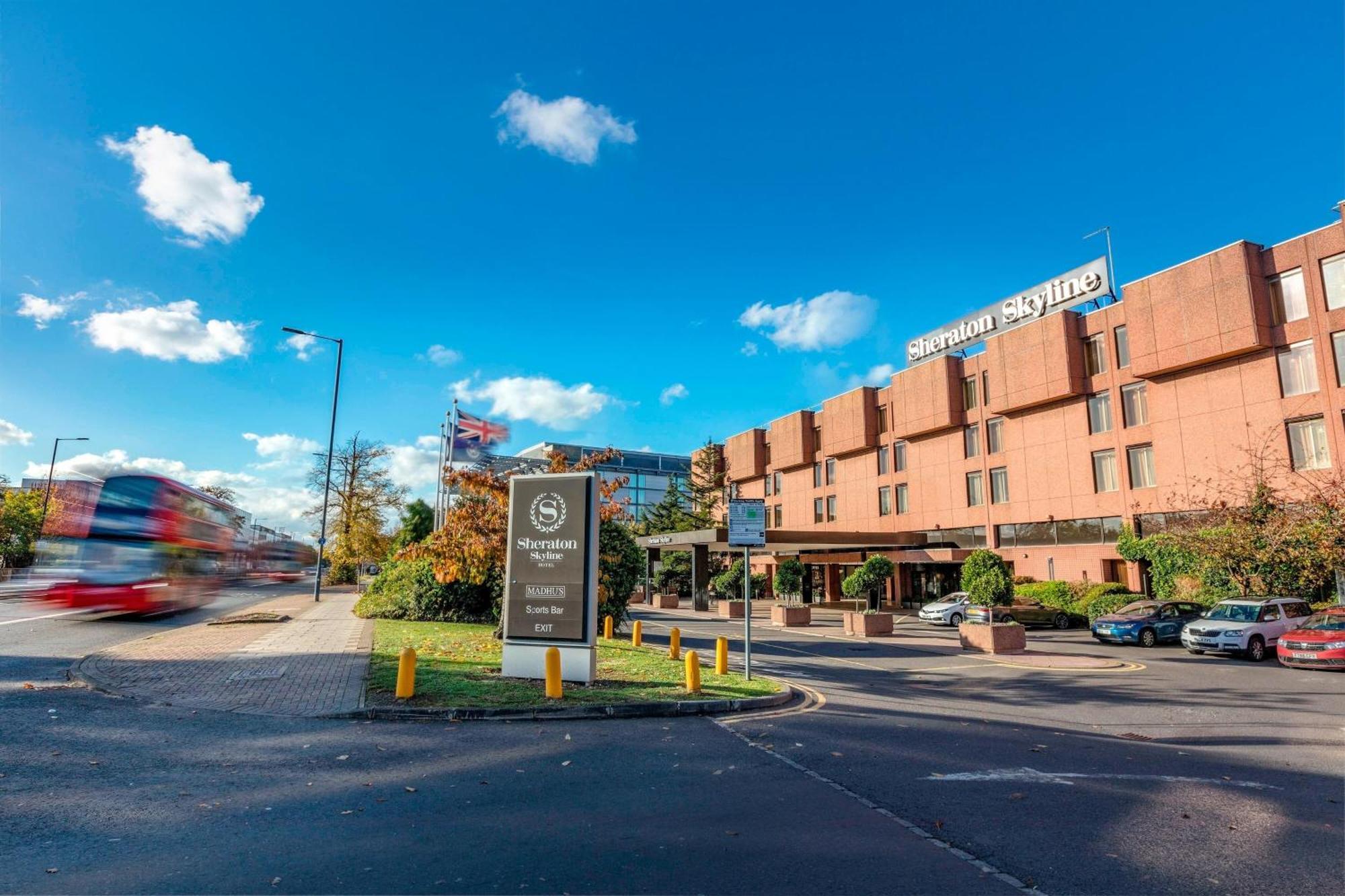 הית'רו Sheraton Skyline Hotel London Heathrow מראה חיצוני תמונה