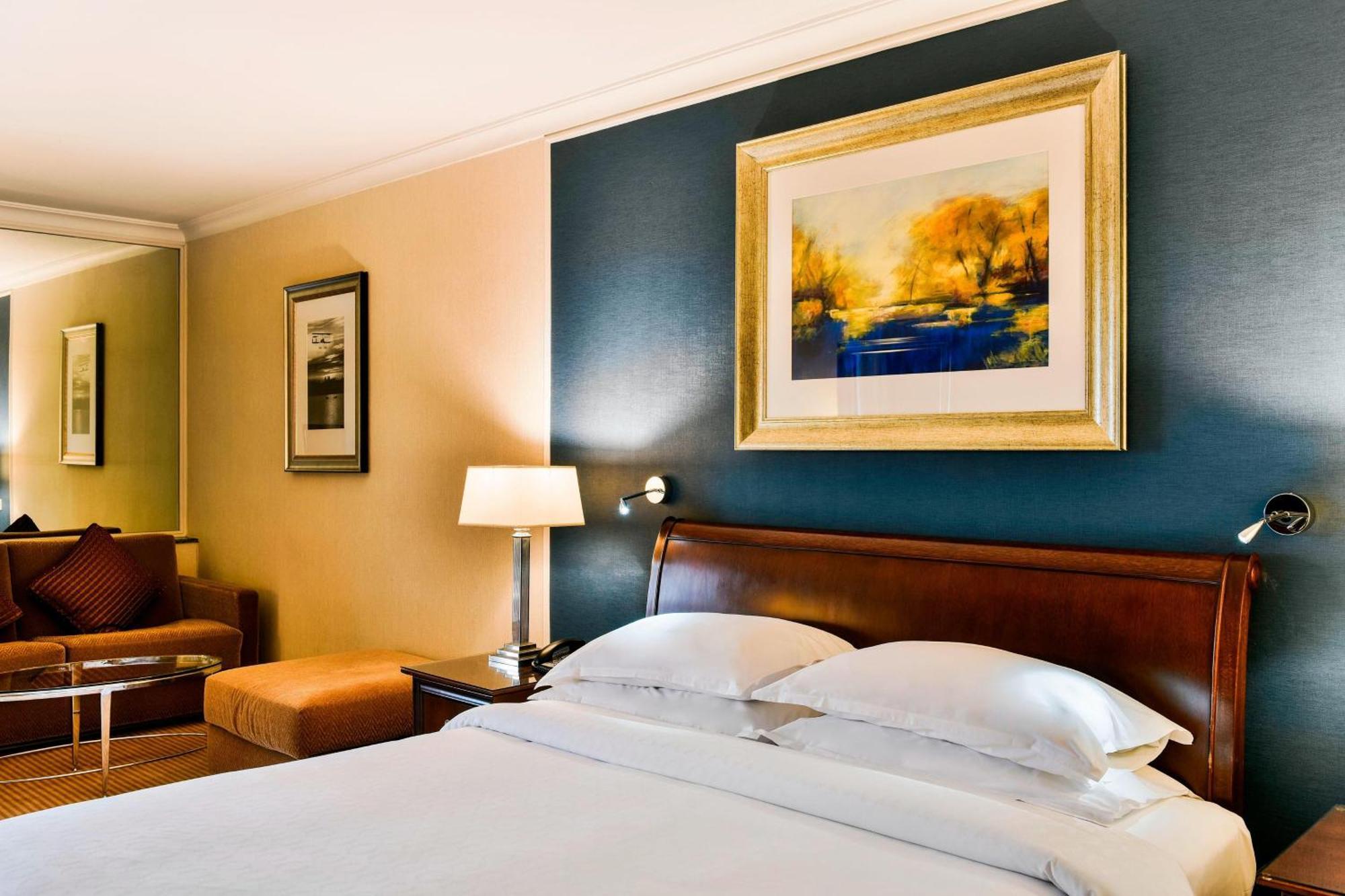 הית'רו Sheraton Skyline Hotel London Heathrow מראה חיצוני תמונה