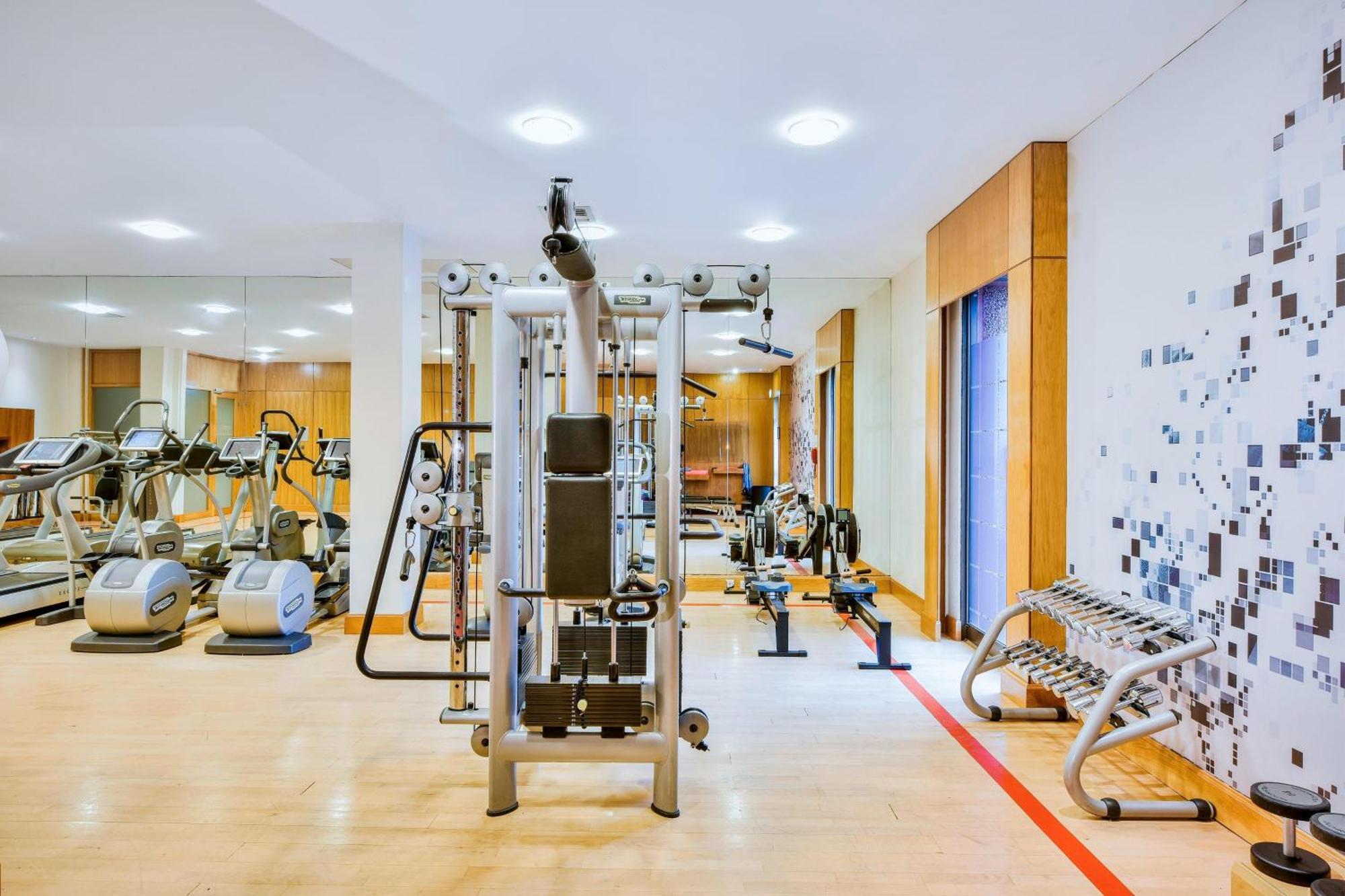 הית'רו Sheraton Skyline Hotel London Heathrow מראה חיצוני תמונה