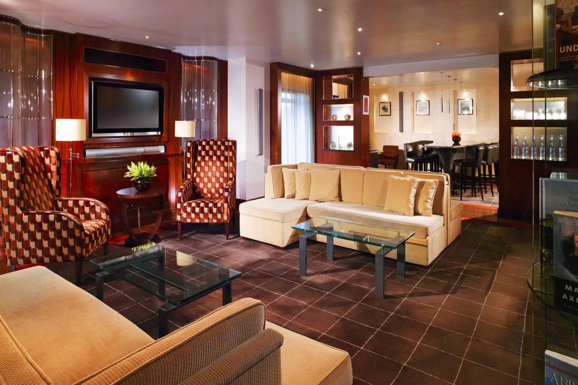 הית'רו Sheraton Skyline Hotel London Heathrow מראה חיצוני תמונה